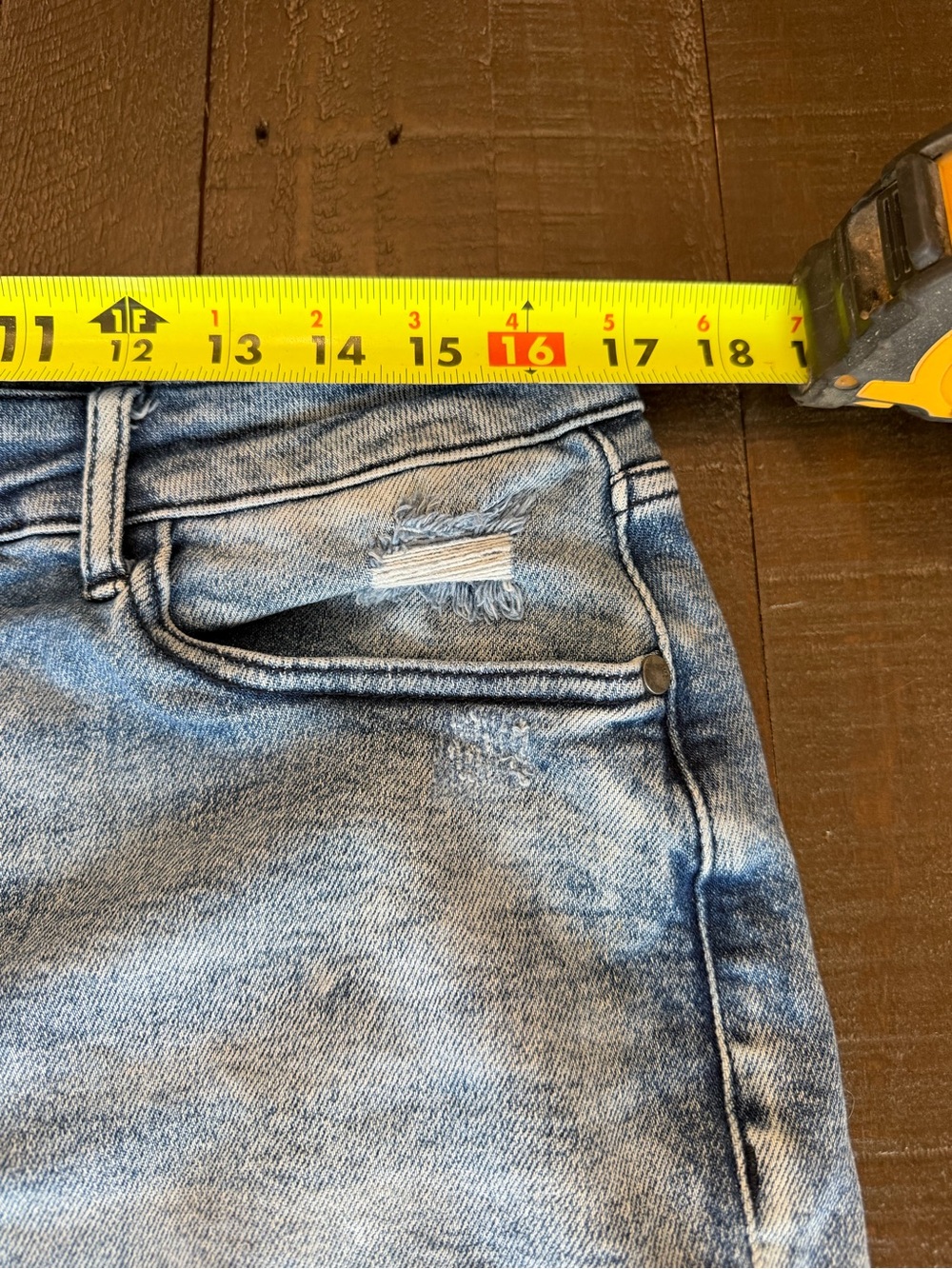 Judy Blue Light Wash Distresses Denim Shorts 1XL - Picture 8 of 10